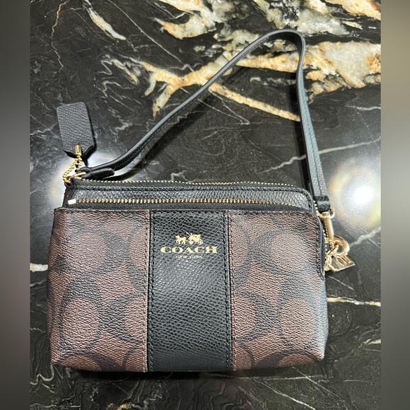 Coach Billfold - Picture 1 of 7